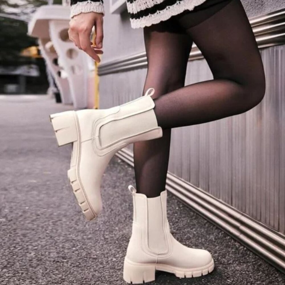 NWT TINSTREET Lug Sole Platform Boots Mid Calf  Boots In White Size 8